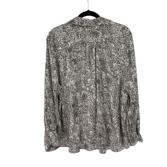 Chicos 4 Top Size XXL Gray Python Pattern Sandwashed Satin Shirt V Neck Popover - Picture 7 of 8